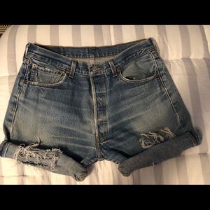 Levi’s “Mom Short”